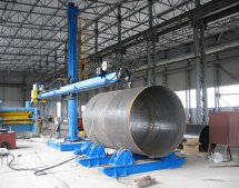 One customer from Sultanate of Oman bought our manipulator and rotator for welding large cylinder.